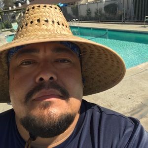 Meet your Posher, Efrain